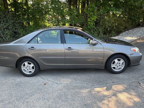 Used 2002 Toyota Camry LE FWD image 1