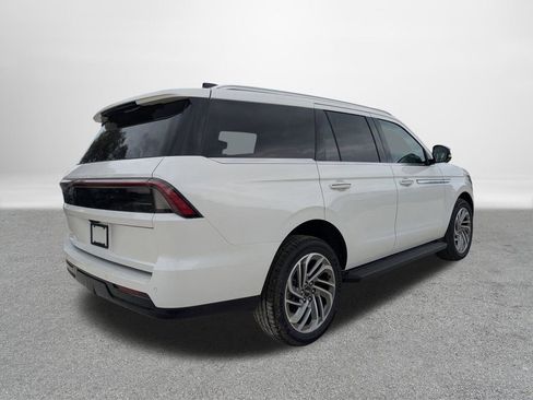 New 2026 Lincoln Navigator Premiere AWD/4WD image 3