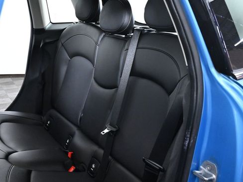 Used 2019 MINI Cooper 4-Door Hardtop w/ Signature Upholstery Package image 24