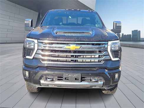 Used 2024 Chevrolet Silverado 2500 High Country w/ High Country Premium Package image 2