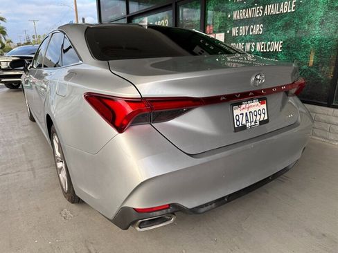 Used 2019 Toyota Avalon XLE w/ Moonroof Package image 4
