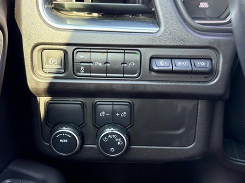 Used 2021 Chevrolet Suburban High Country w/ Premium Package 2 RWD image 28