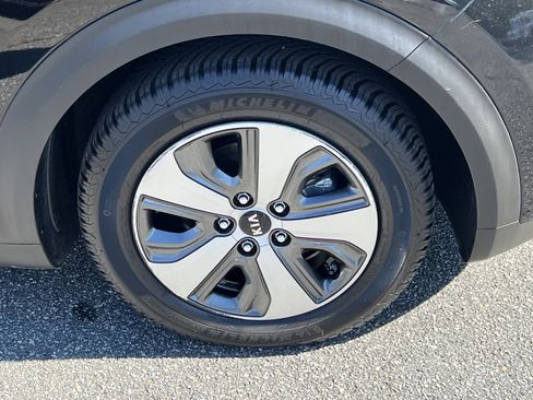 Used 2019 Kia Niro EX Premium w/ Sunroof Package image 12