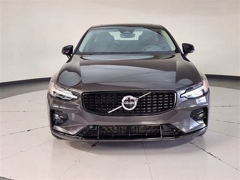 Used 2024 Volvo S60 B5 Core image 9