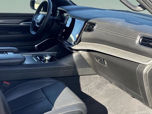 Used 2024 Jeep Wagoneer L Series II w/ Flexible Seating Group image 38