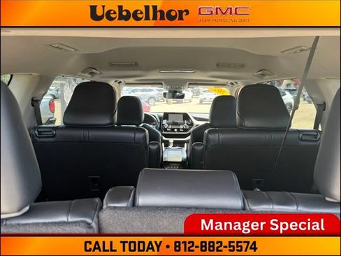 Used 2023 Toyota Highlander XLE FWD image 13