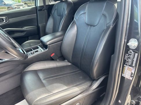 Used 2024 Kia Sorento S FWD image 57