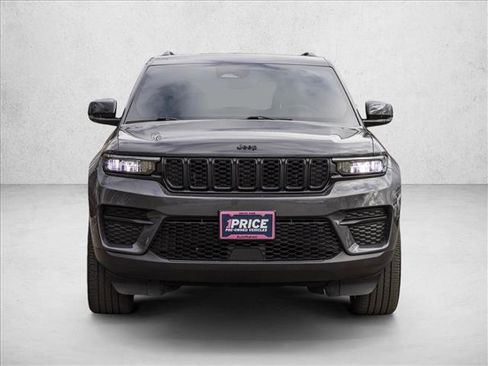 Used 2023 Jeep Grand Cherokee Altitude image 2