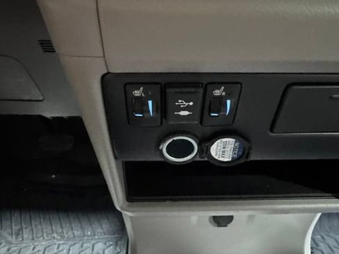 Used 2020 Toyota Sienna XLE AWD/4WD image 25