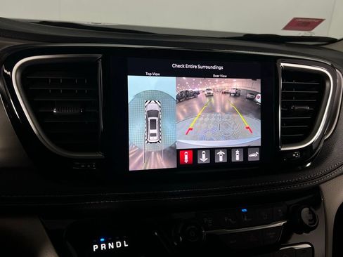 Used 2023 Chrysler Pacifica Touring-L w/ Uconnect Theater Family Group image 14