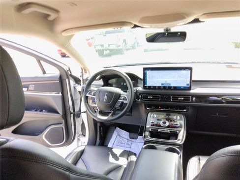 Used 2023 Lincoln Nautilus AWD w/ Premium Package image 23