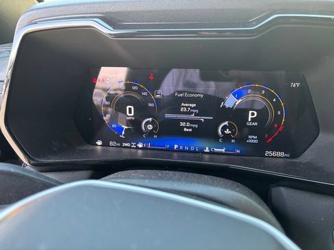 Used 2024 Chevrolet Colorado Z71 w/ Z71 Convenience Package 2 AWD/4WD image 3