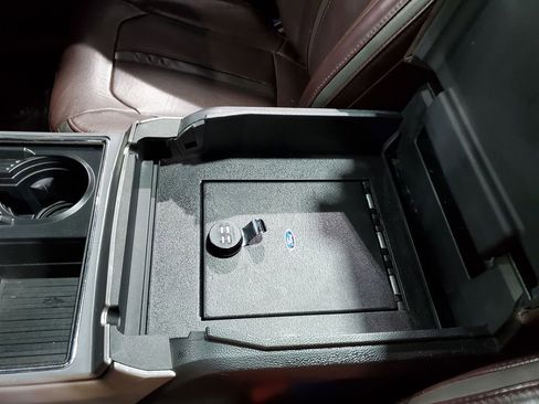 Used 2017 Ford F250 Platinum w/ Platinum Ultimate Package image 40