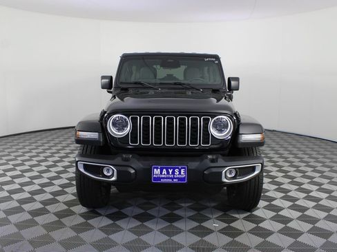 Used 2025 Jeep Wrangler Unlimited Sahara AWD/4WD image 25