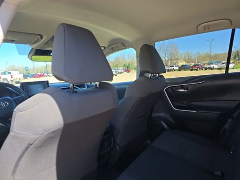 Used 2021 Toyota RAV4 XLE image 10
