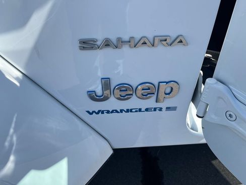 Used 2024 Jeep Wrangler Unlimited Sahara AWD/4WD image 32