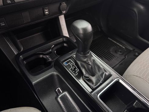 Used 2018 Toyota Tacoma SR w/ SR Convenience Package image 18