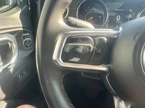 Used 2023 Jeep Gladiator Overland AWD/4WD image 17