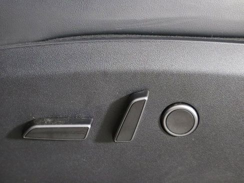 Used 2023 Tesla Model Y 2WD image 19