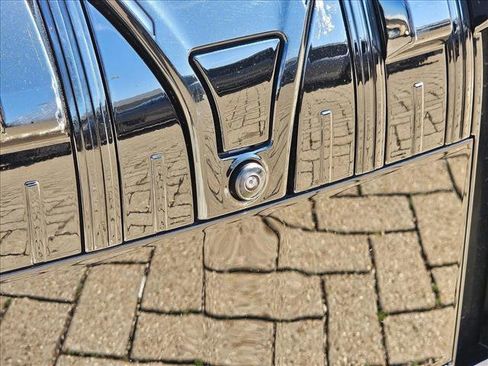 Certified 2024 BMW 760i xDrive image 4