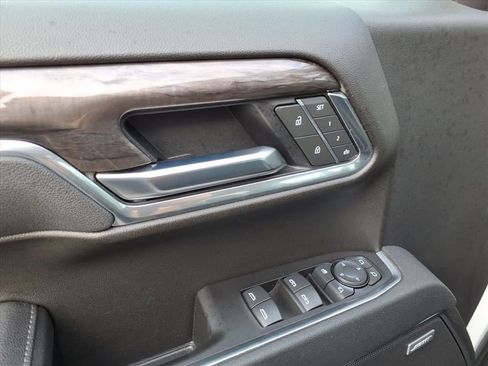Used 2025 Chevrolet Silverado 1500 LTZ AWD/4WD image 15