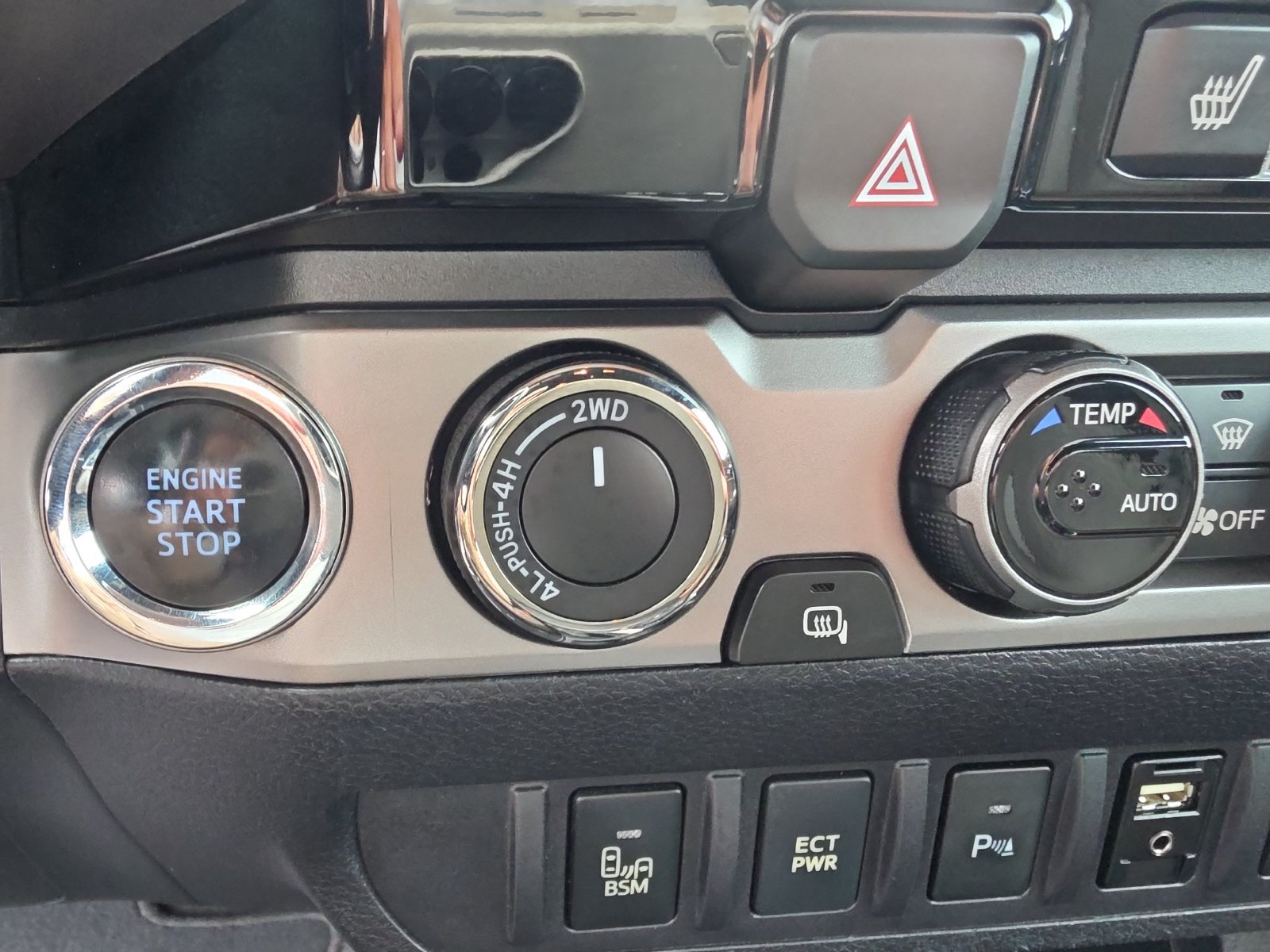 Used 2017 Toyota Tacoma Limited w/ Tow Package AWD/4WD image 21