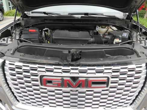Used 2021 GMC Yukon Denali w/ Denali Premium Package image 27
