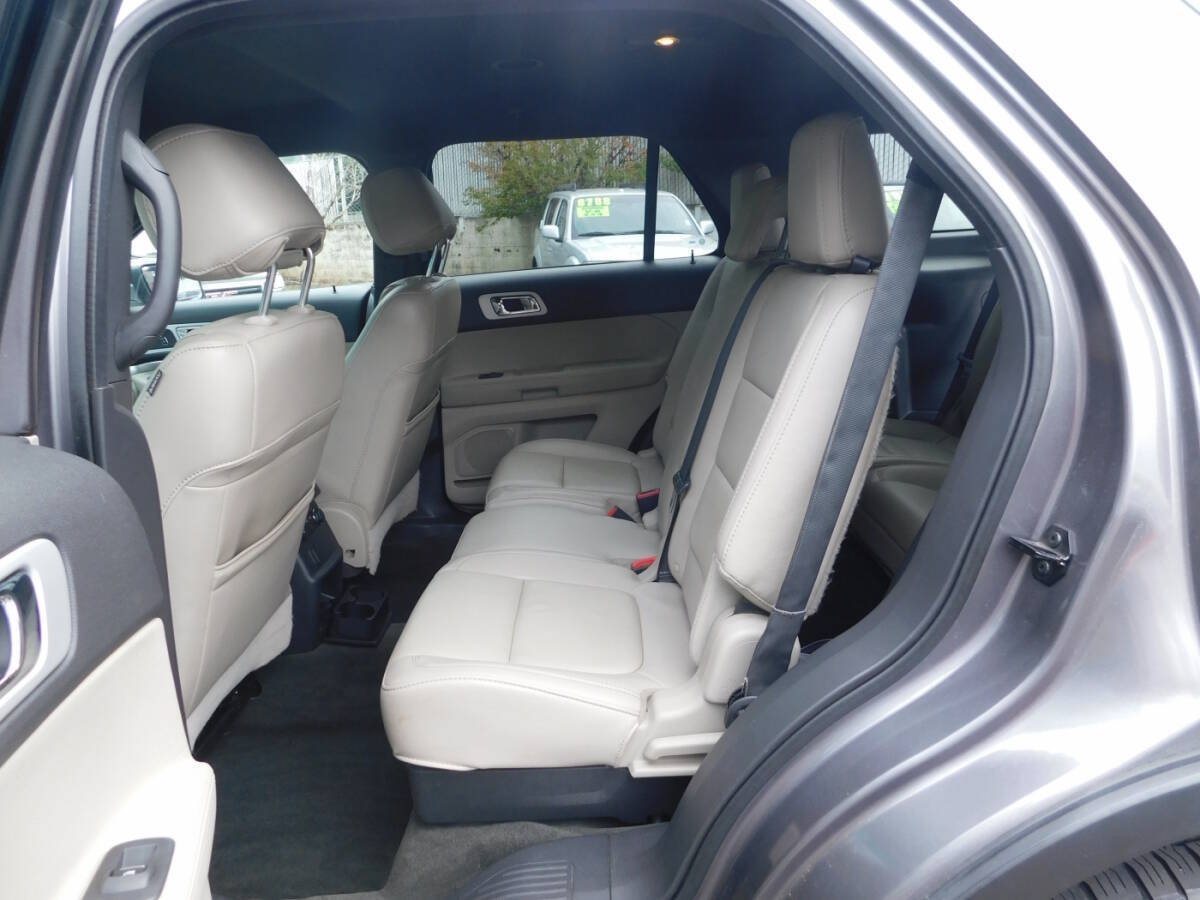 Used 2014 Ford Explorer XLT w/ Equipment Group 202A AWD/4WD image 8