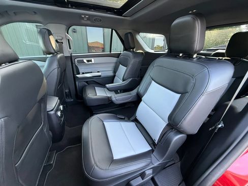 Used 2024 Ford Explorer XLT w/ Equipment Group 202A AWD/4WD image 25