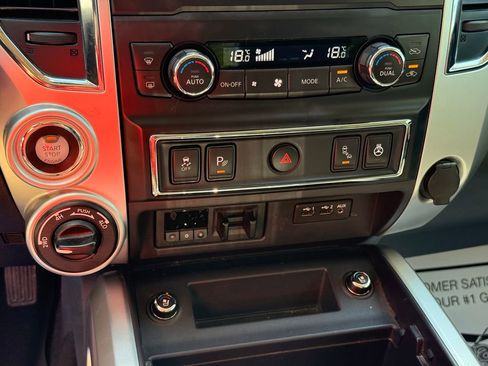 Used 2019 Nissan Titan PRO-4X AWD/4WD image 20