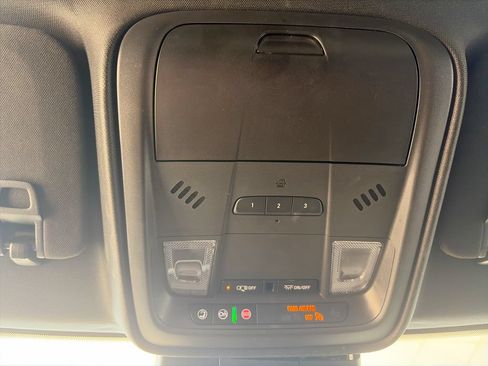 Used 2025 Cadillac XT4 Premium Luxury AWD/4WD image 19