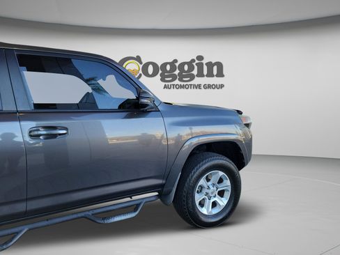 Used 2015 Toyota 4Runner Limited image 32