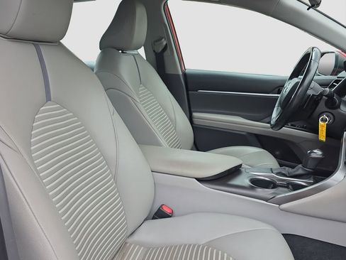 Used 2021 Toyota Camry SE FWD image 20