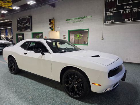 Used 2016 Dodge Challenger SXT Plus image 4