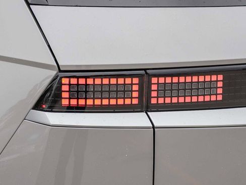 New 2026 Hyundai Ioniq 5 SEL image 9