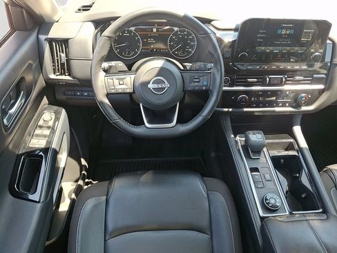 Used 2024 Nissan Pathfinder SL w/ SL Premium Package AWD/4WD image 12