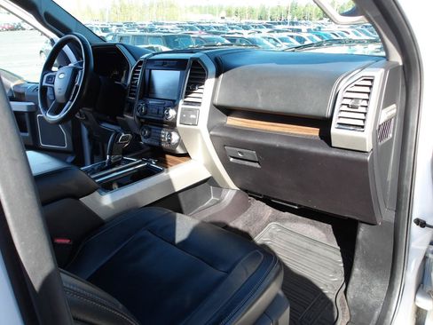 Used 2015 Ford F150 Lariat w/ Equipment Group 502A Luxury AWD/4WD image 13