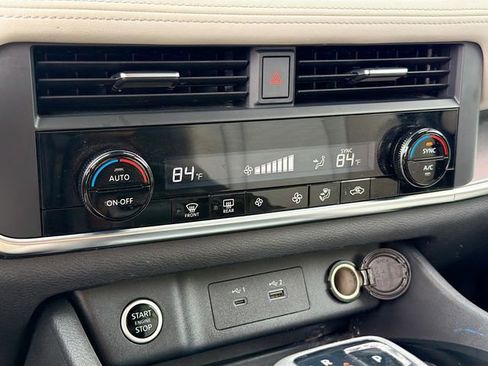 Used 2023 Nissan Rogue SV FWD image 15