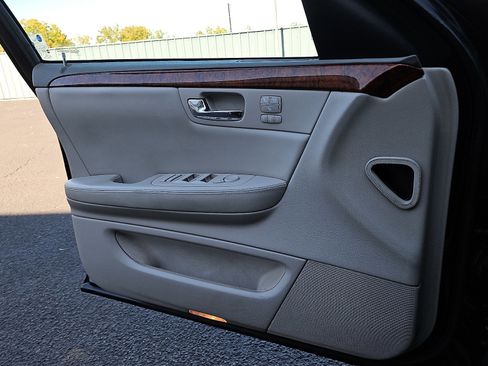 Used 2006 Cadillac DTS w/ Sun And Sound Package image 10