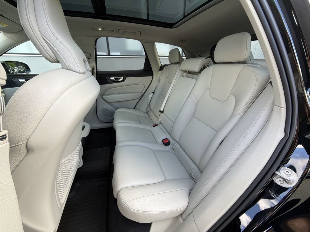 Certified 2024 Volvo XC60 B5 Plus w/ Protection Package Premier AWD/4WD image 23