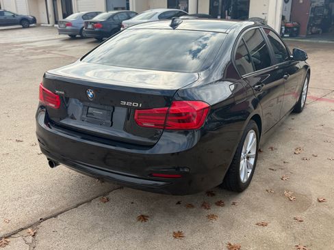 Used 2018 BMW 320i xDrive Sedan w/ Convenience Package image 4