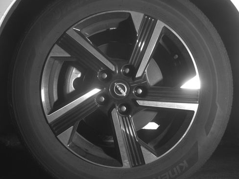 Used 2025 Nissan Sentra SV FWD image 11