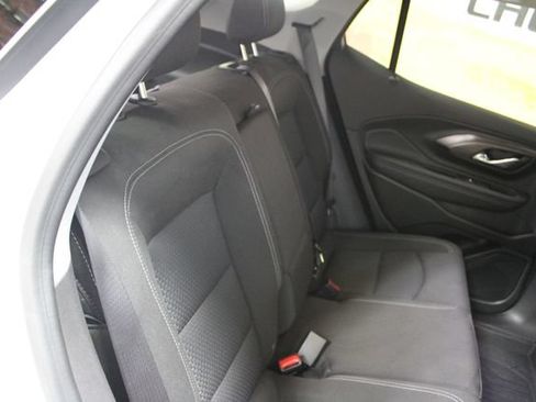 Used 2024 GMC Terrain SLE w/ Driver Convenience Package FWD image 9