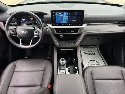 Used 2025 Ford Explorer Platinum w/ LUX Leather Package image 9