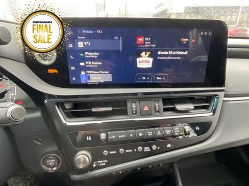 Certified 2025 Lexus ES 300h w/ Luxury Package image 16