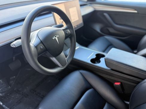 Used 2023 Tesla Model 3 Standard Range image 4