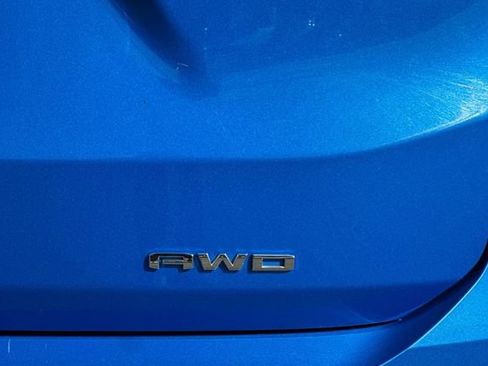 Used 2024 GMC Terrain SLT image 32