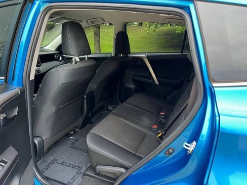 Used 2018 Toyota RAV4 LE image 22