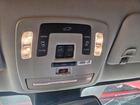 Used 2021 Toyota Sienna XLE image 34