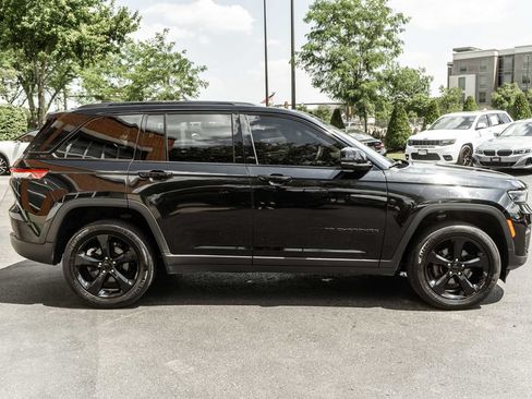 Used 2023 Jeep Grand Cherokee Altitude AWD/4WD image 3
